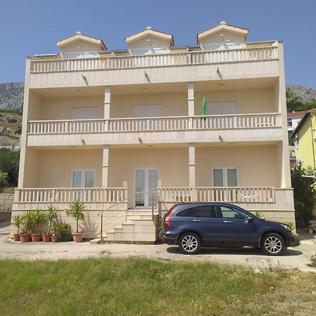 Apartments Ticinovic أوميس المظهر الخارجي الصورة
