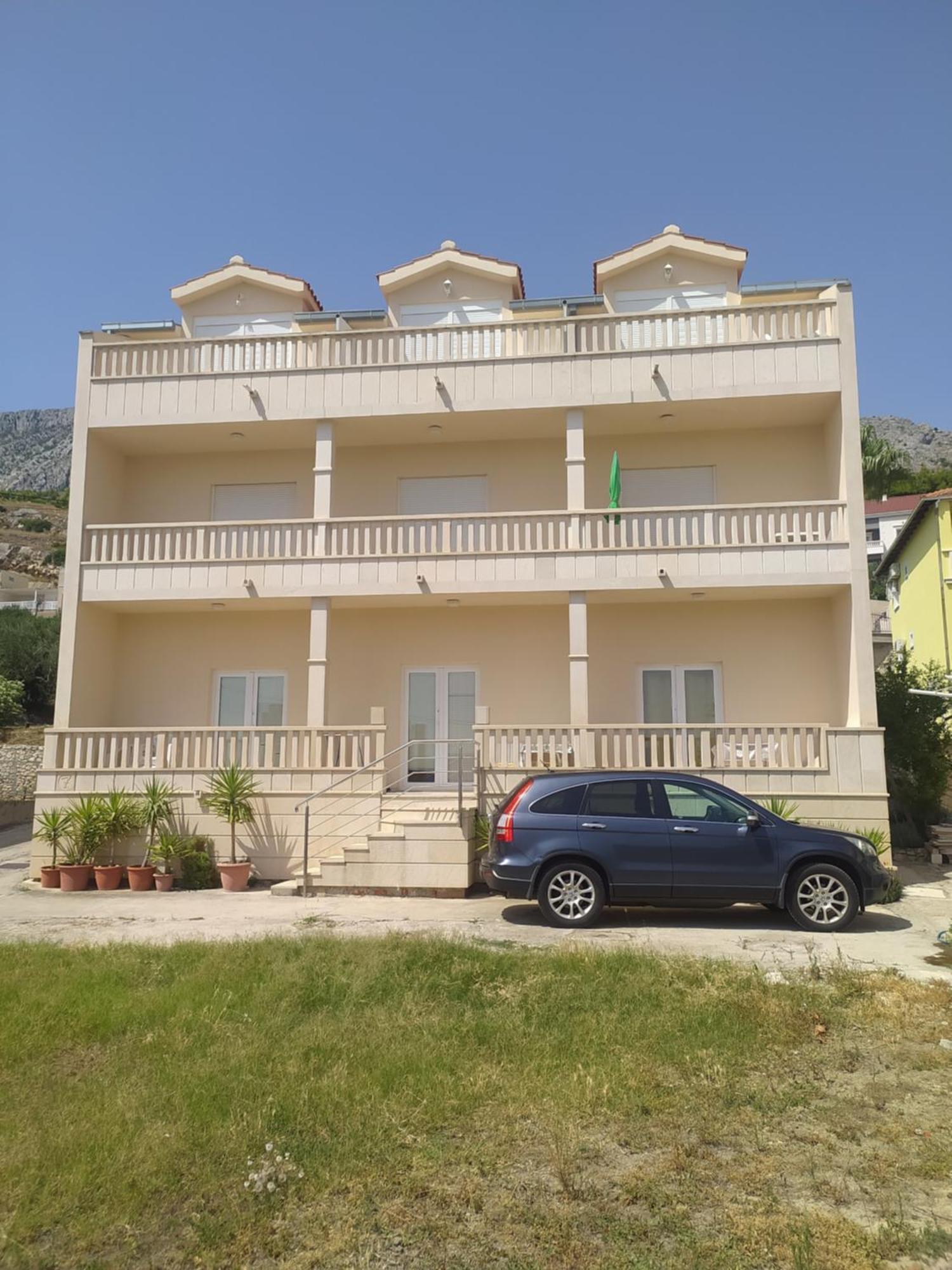 Apartments Ticinovic أوميس المظهر الخارجي الصورة