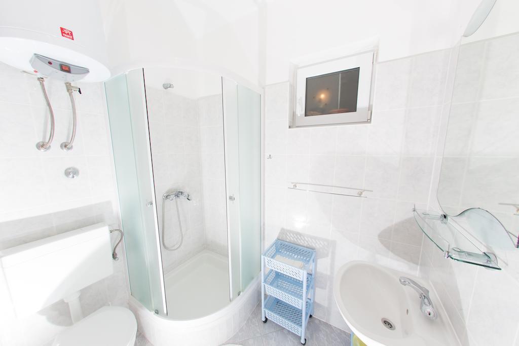 Apartments Ticinovic أوميس الغرفة الصورة
